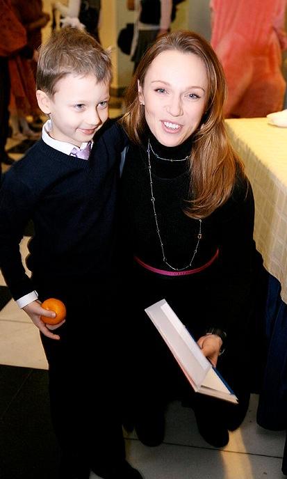 Альбина Джанабаева с сыном Костей