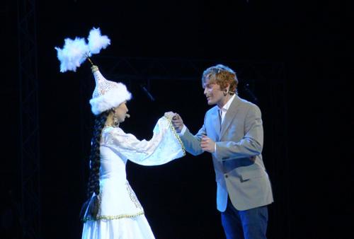Александр Кривошапко на премьере молодежного мюзикла «Дом твоей мечты» в Казахстане