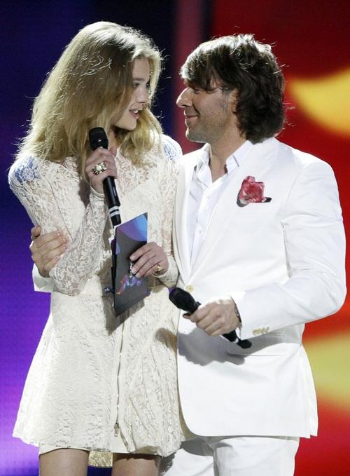 Андрей Малахов с моделью Натальей Водяновой на "Евровидении"