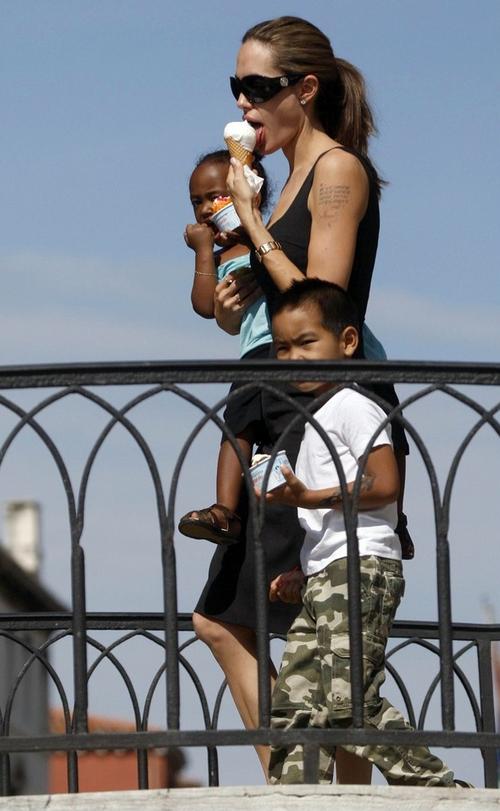 Анджелина Джоли / Angelina Jolie с детьми