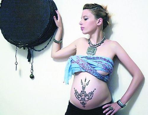 Ирэна Карпа на восьмом месяце беременности