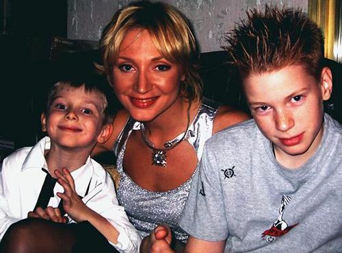 Кристина с сыновьями - старшим Никитой и младшим Дэни