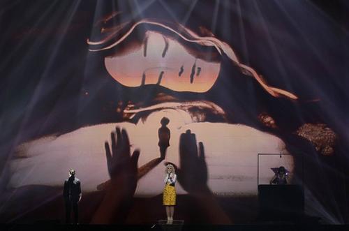 Выступление Мики Ньютон на «Евровидении» будет сопровождать песочная анимация Ксении Симоновой