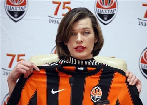 Мила Йовович / Milla Jovovich на пресс-конференции в Донецке