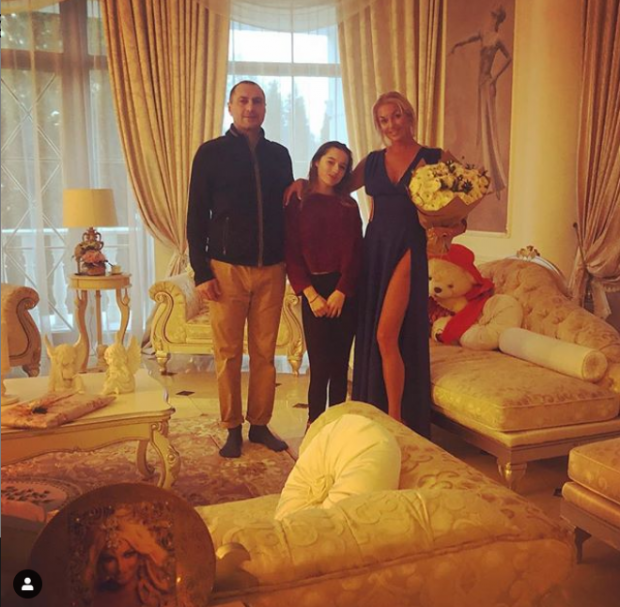 Анастасия Волочкова и Игорь Вдовин с дочерью