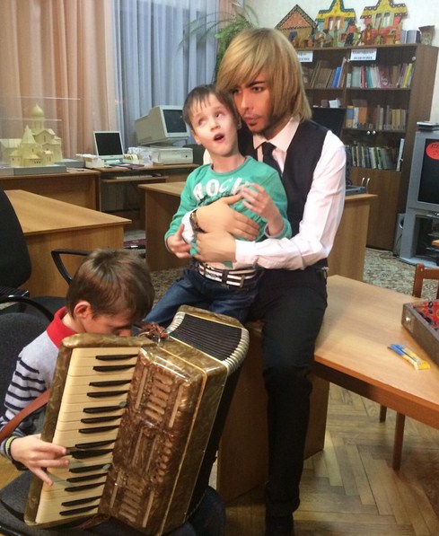 Сергей Зверев с детьми