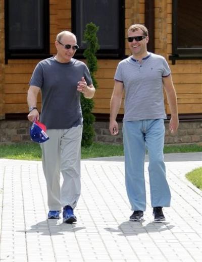 Дмитрий Медведев и Владимир Путин на рыбалке на Волге